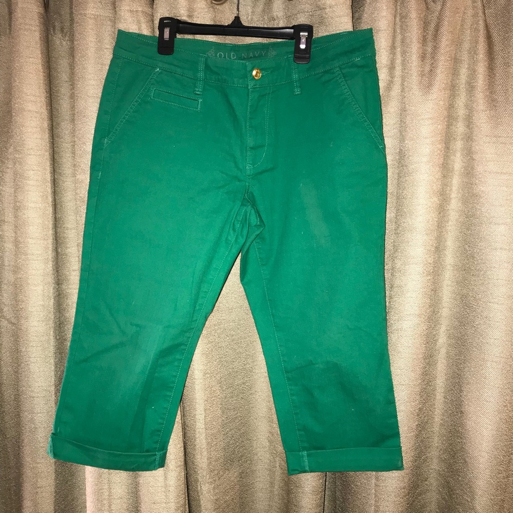 M-6 Capris